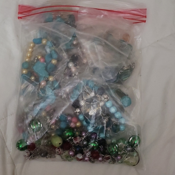 35+pcs wareable bead jewelry1 lb. lot #1 - Picture 2 of 3